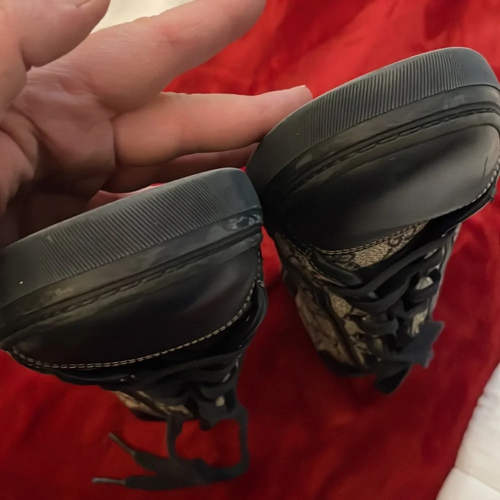 Authentic Gucci men’s low top sneakers